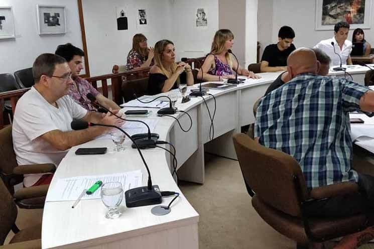 Urrizola no comparte la inclusión de puntos a último momento