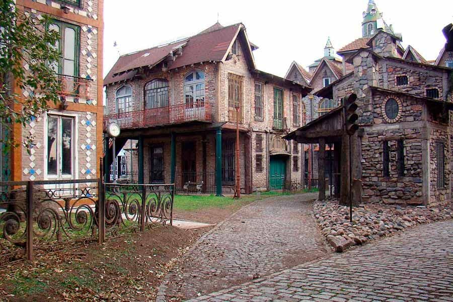 Imponentes construcciones con espíritu medieval