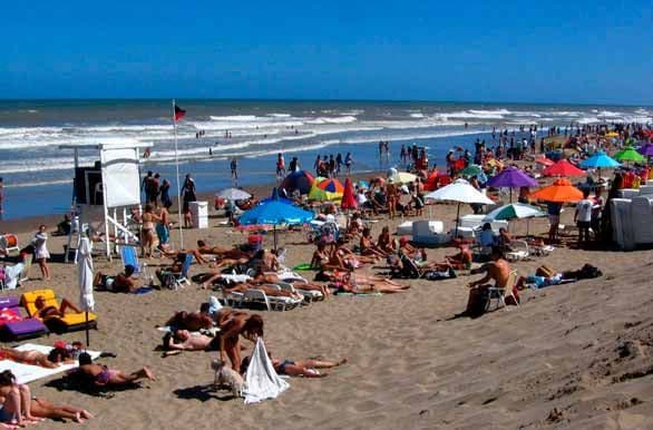 Intendente PRO planea cobrar una "tasa Covid-19" a los turistas