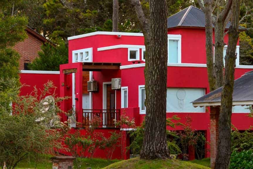 Continúa la inexplicable usurpación de una finca en Cariló