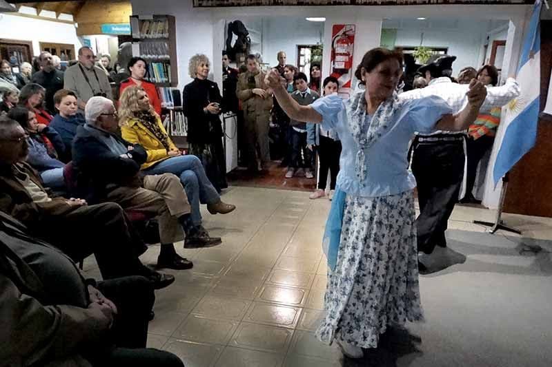 La comunidad festejó el aniversario de su biblioteca