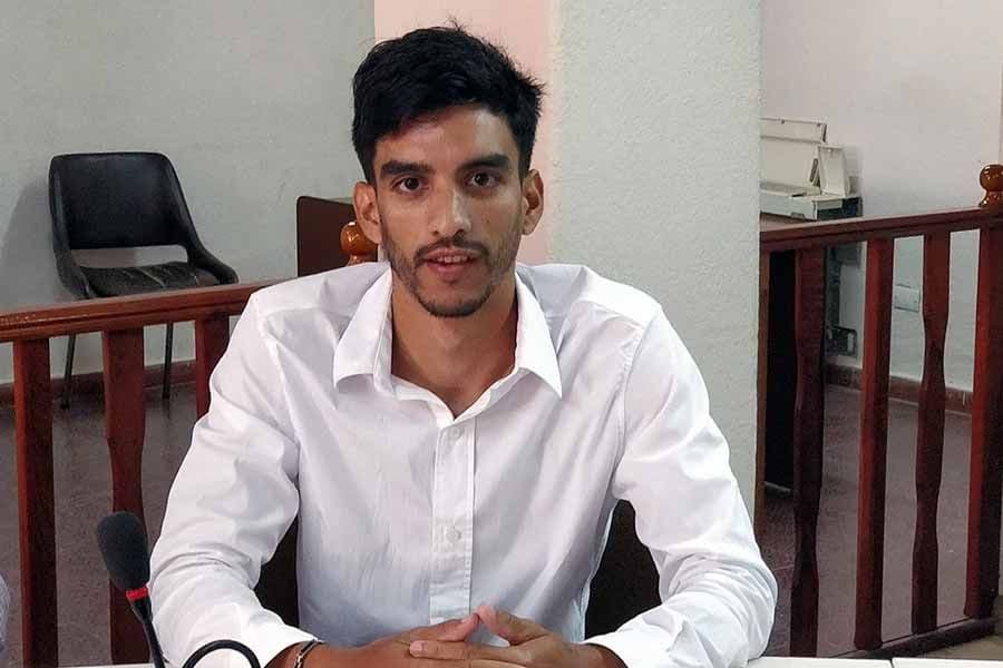 “Le estamos pidiendo que se ponga los pantalones largos”