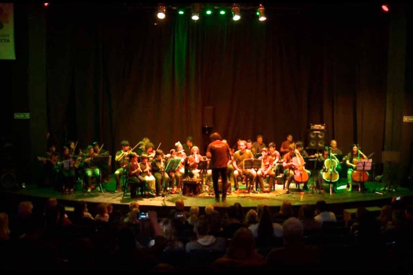 Un artista popular pide por la continuidad de la orquesta que dirige