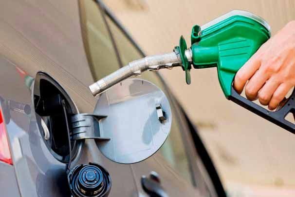 Pinamar aplica un polémico impuesto a las naftas