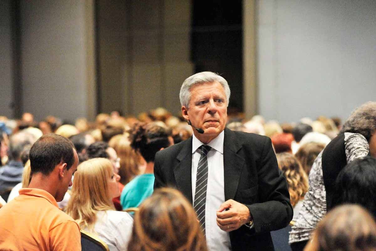 López Rosetti presenta “Estrés, sufrimiento y felicidad”