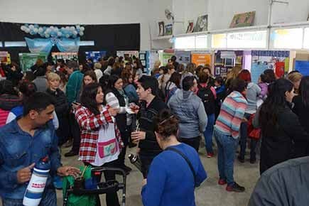 La labor conjunta de docentes y alumnos en una muestra
