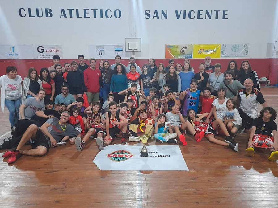 LA CATEGORÍA U12 DEL BASQUET DEL SAN VICENTE GRITÓ CAMPEÓN