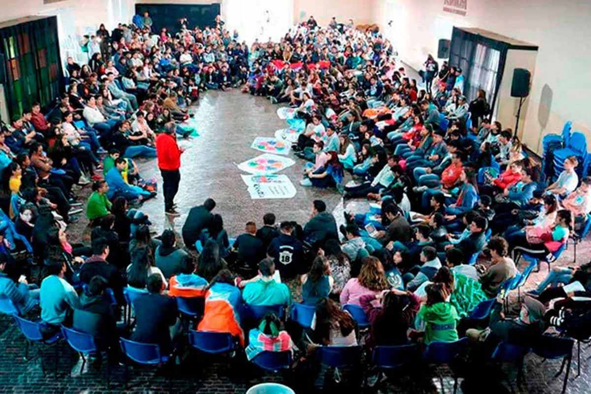 Liderazgo y Opinión Pública: Claves para Potenciar la Educación