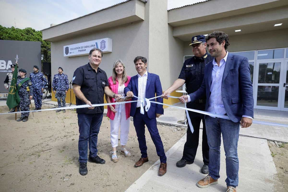 Kicillof inauguró un polo logístico y escuadrón de caballería en Pinamar